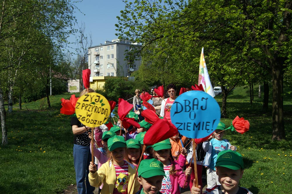 Zabezpieczone: Marsz ekologiczny przedszkolaków z okazji Dnia Ziemi
